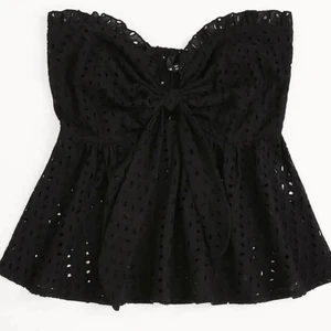 Topp - Superfin och trendig topp som passar främst till sommaren men även andra årstider beroende på tillfälle. Den är köpt på shein och aldrig använd och därför i väldigt bra skick. Säljer då den är för stor för mig