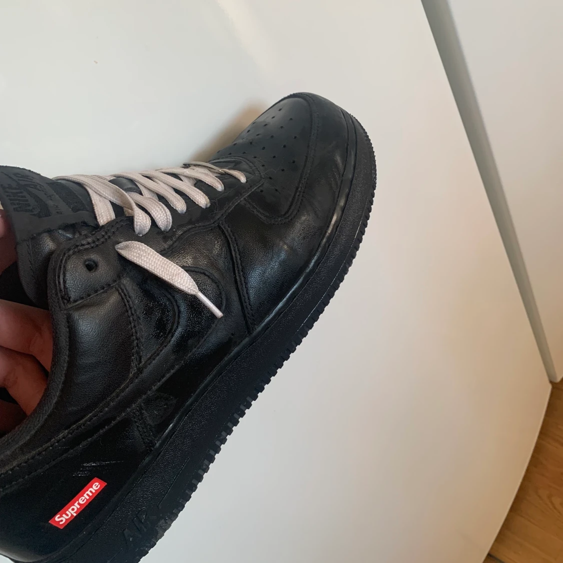 Svarta Supreme Air Force 1