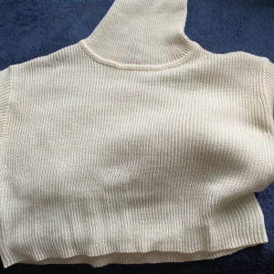 Zara - Tröjan är från zara och jag har använt den 2 gånger bara 