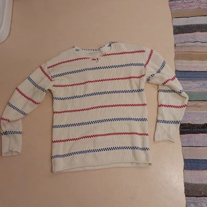 Äkta strömshaga tröja i storleken L - Nice ikonisk svensk tröja i storleken L, samma tröja som holger bär i geografens testamente