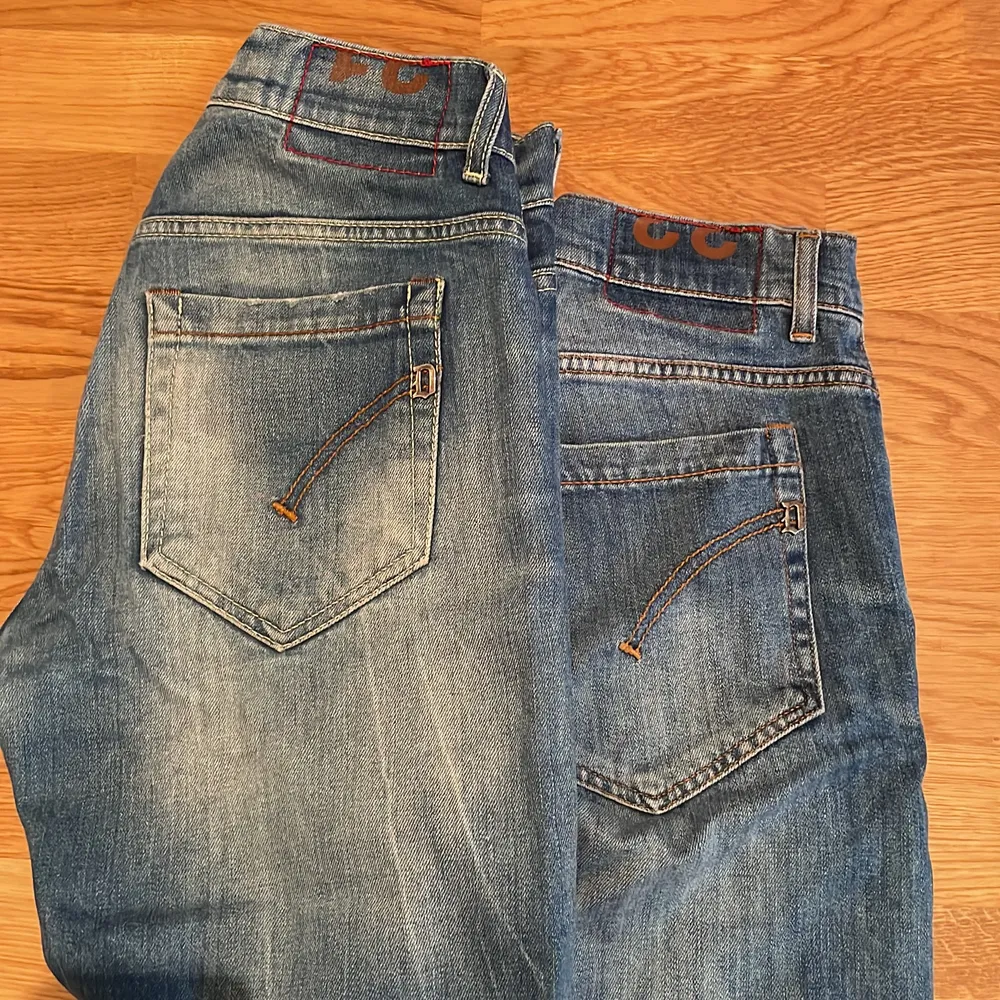 Säljer mina fina jeans från italienska Dondup. De vänstra är stl 31 och de högra stl 33 (små i storleken). 450kr/par eller båda för 800kr. . Jeans & Byxor.