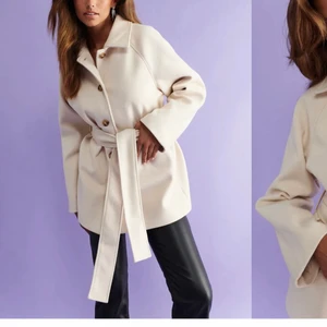 Kappa Gina tricot  - Säljer denna slutsålda kappa från Gina tricot. Storlek M.