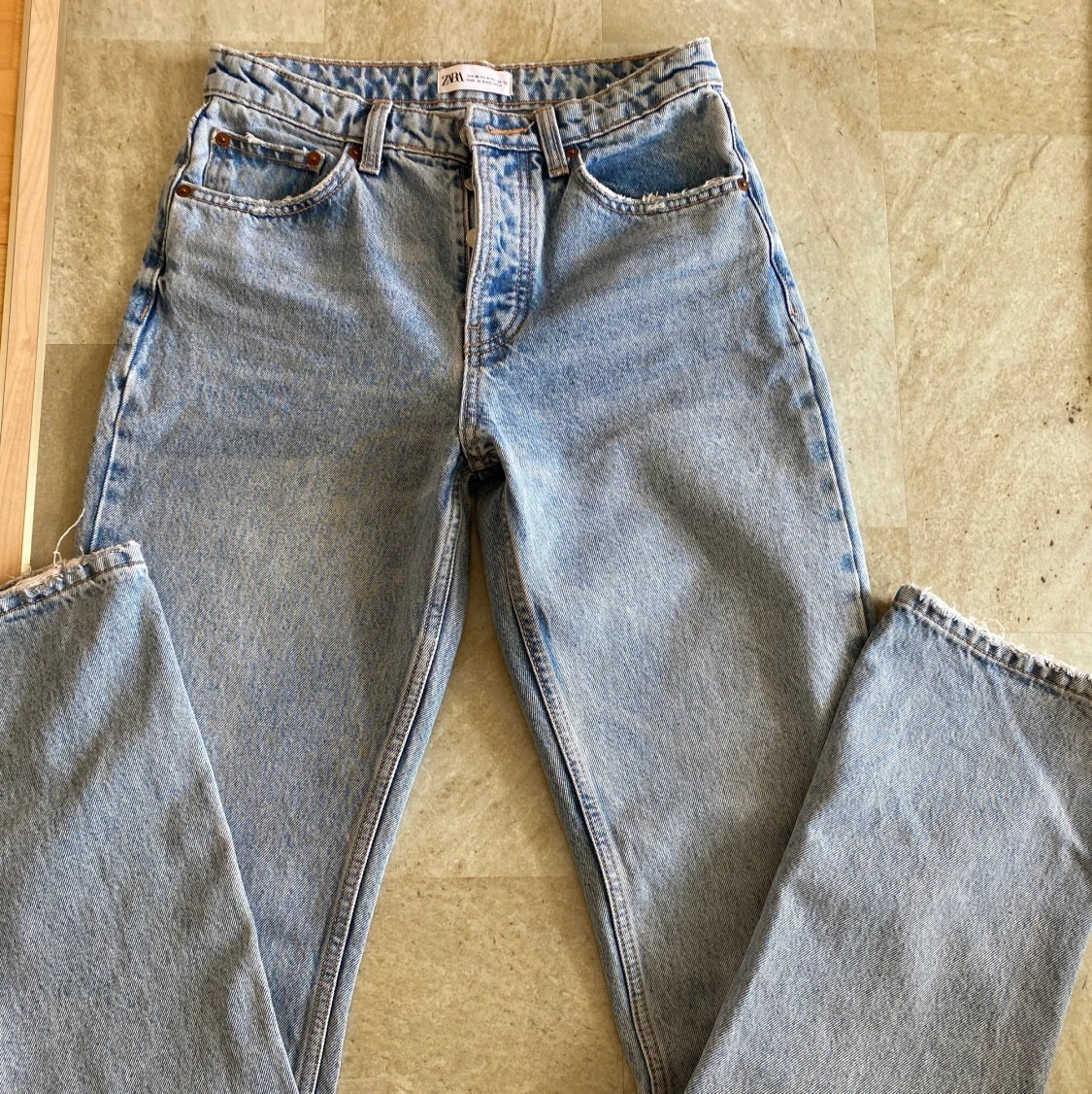 Zara straight jeans mid rise - 90