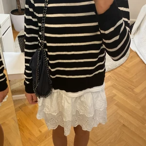 Tröja - Jag säker denna jättefina tröja från Zara för 150kr💗. Den är i perfekt skick och är helt ny. Storleken är s. 