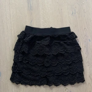 Volang kjol - Jätte fin volang kjol från Bikbok i strlk S