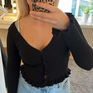 Kofta, H&M - Jättesöt tröja som man både kan ha som kofta eller tröja. 