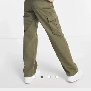 Stradivarius Petite - Säljer mina Stradivarius Petite i storlek 34! Typ oanvända så i jättefint skick! 