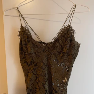 Virkad body - Virkad mörkgrön body, supersnygg! Aldrig använd!