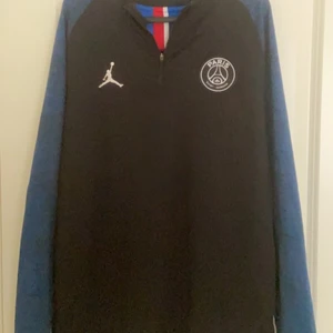 Storlek M - Psg tröja ordinarie pris 890, säljer för 400 stl M. 