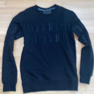 Philip plein tröja S - En väldigt fin tröja med enkelt tryck och en bra passform 