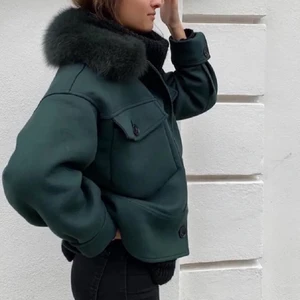 Grön meotine  - Intressekoll🙌🏽 storlek S/M  Nypris 2800, buda från 1900. Köptes i vintras och den är i bra skick 