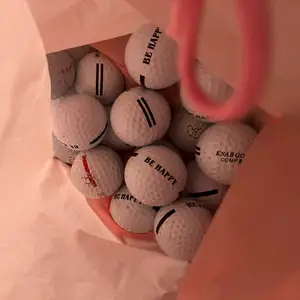 25st golfbollar lite anväda men funkar precis som de ska