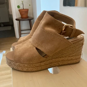 Kilklackar storlek 39 - Kilklackar från river island i storlek 39