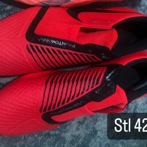 Äkta Nike storlek 42 - Äkta Nike fotbollsskor 