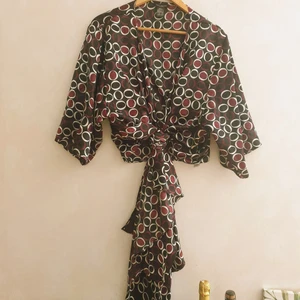 Ellos plus Collection bolero. Passar alla! - Passar allt från storlek medium till XXL. Helt i ny skick. Tack vara modellen passar den alla storlekar 💕