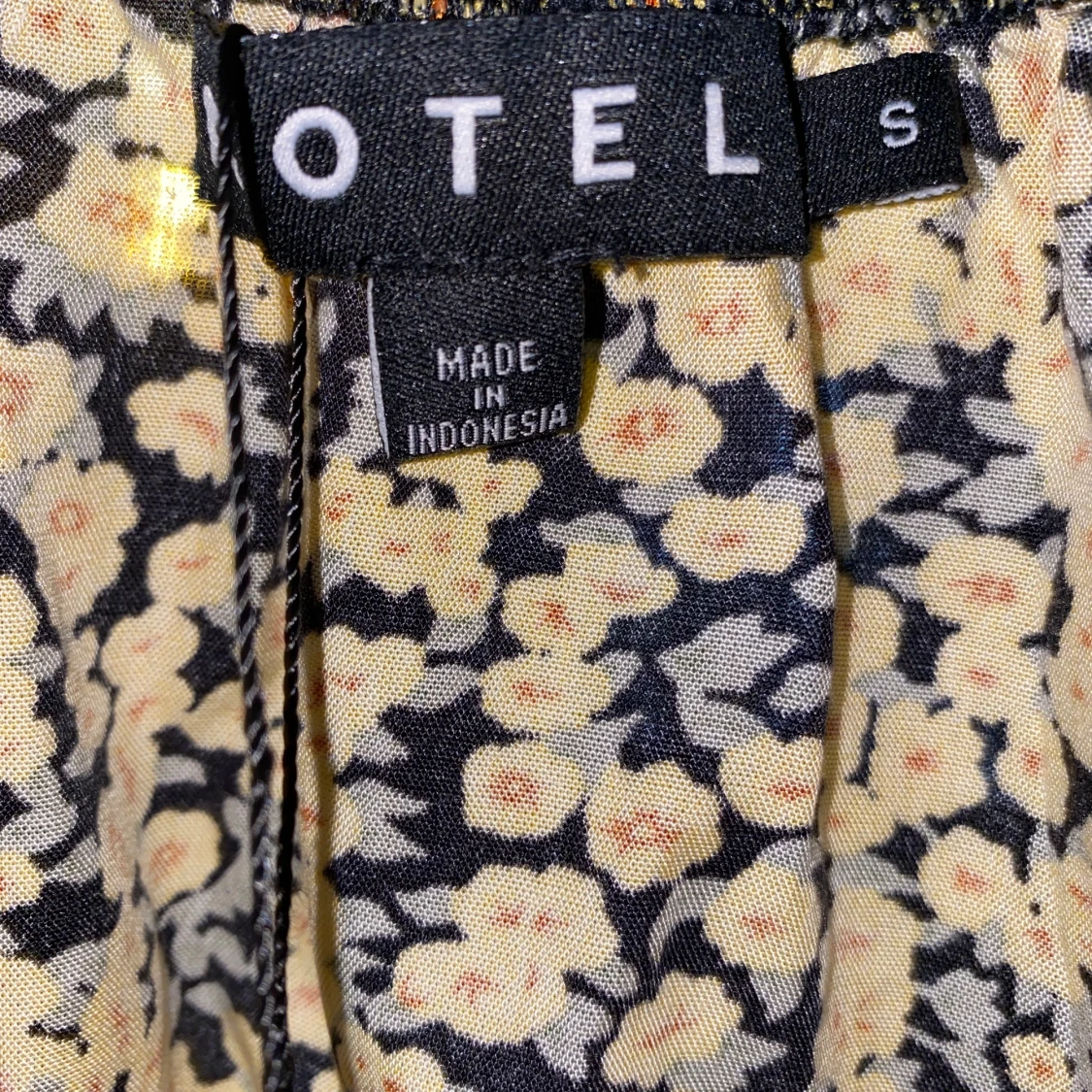 Blommig offshoulder topp - 90