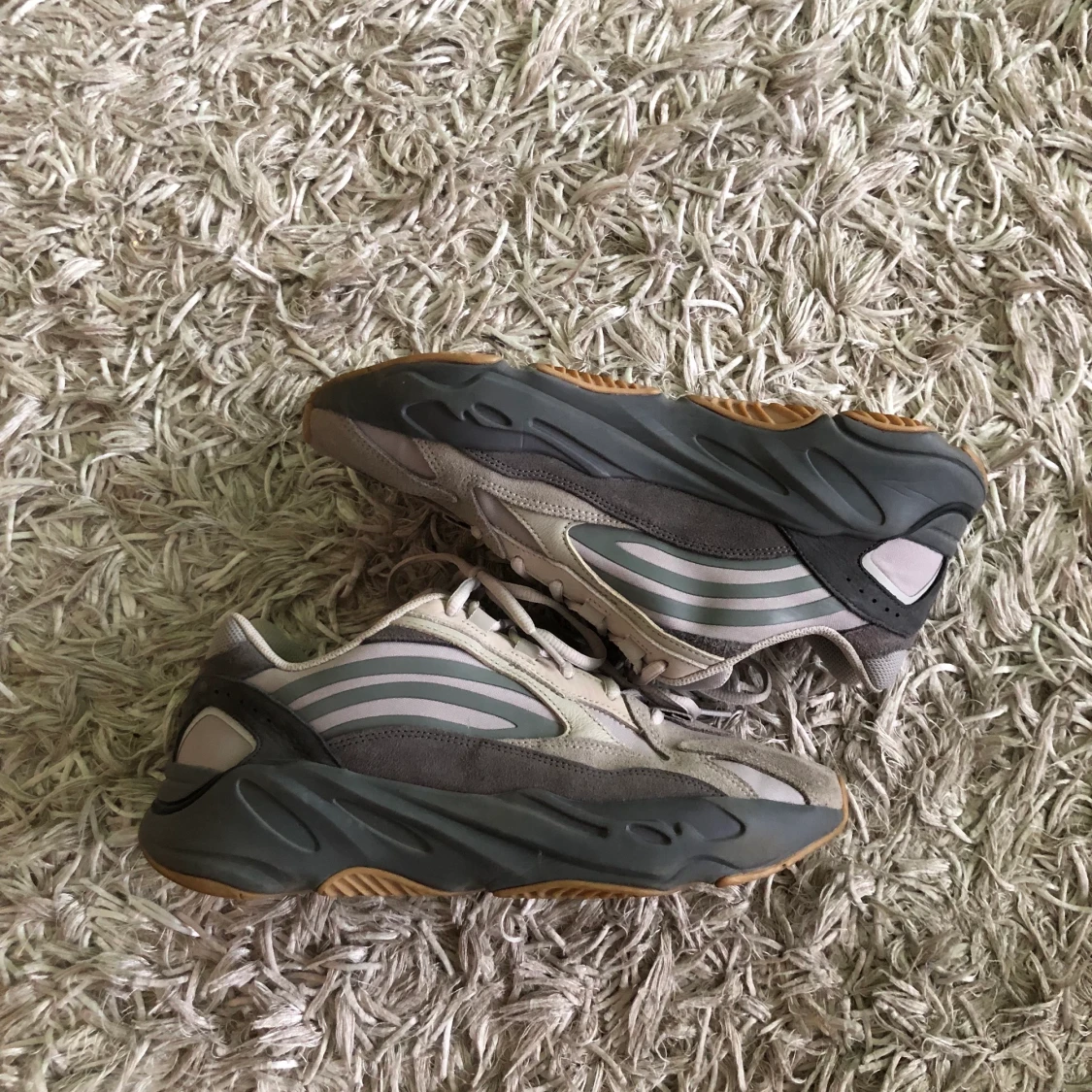 Adidas Yeezy 700 - Tephra  - 90