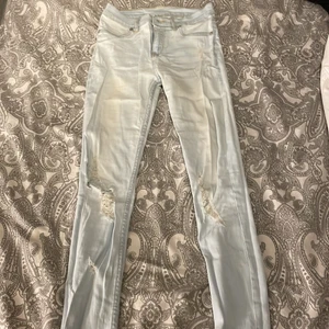 Skinnyjeans  - Skinny jeans i st xs. Inte så stretchiga. 