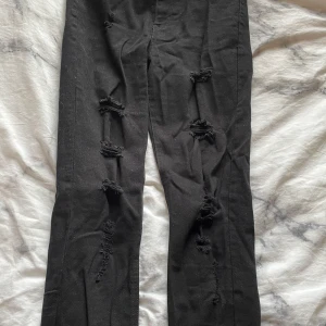 Jeans men hål i - Svarta jeans med hål idag 