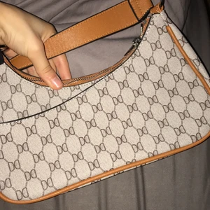 Väska - Skitsnygg väska, knappast andvänd 