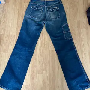 SKIT SNYGGA lågmidjade diesel jeans som carpenter! jätte bra skick och i storlek w28 l32. köparen står för frakt 💚