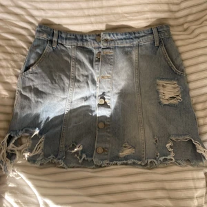 Jeanskjol  - Jeanskjol i bra skick! Storlek 40