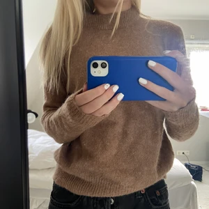 Stickad tröja - Säljer en stickad tröja från pieces för att jag har trötttnat på den. Super fin!