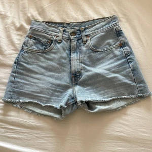 Jeansshorts  - Bra skick.