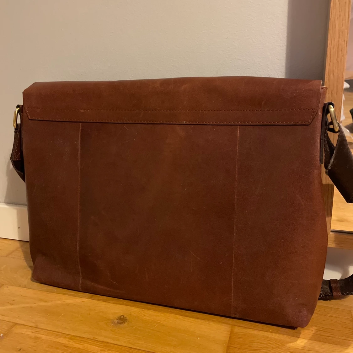 Brun skinnväska - 90