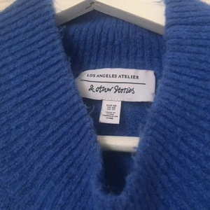 Blå tröja från &other stories - Tröja från &other stories💙  (Aningen nopprig men inget som ”stör”)