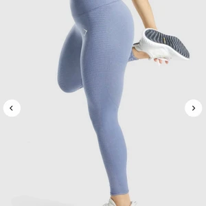 Gymshark tights - Säljer mina superfina blå tights från gymshark pga. att de inte kommer till användning ☺️ fin detalj i rumpan och storlek S. Knappt använda och i bra skick 