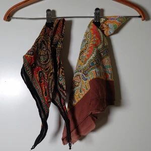 Snusnäsdukar - En liten svart och en stor brun snusnäsduk (väl använda). 50kr /styck🌱 DEN SVARTA ÄR SÅLD