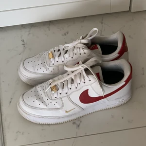 Air force  - Säljer mina snygga air force 1, i en limited edition färg som inte säljs längre. Är i storlek 40,5, köparen står för frakten. Skriv om ni har några frågor ✨