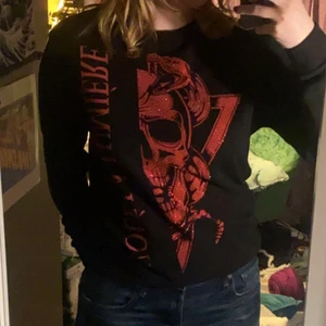 Volé la lumiére tröja - Cool sweatshirt som har Rhinestones. Bra skick, aldrig använd ändats prövat den hemma. Köpt från Zalando.