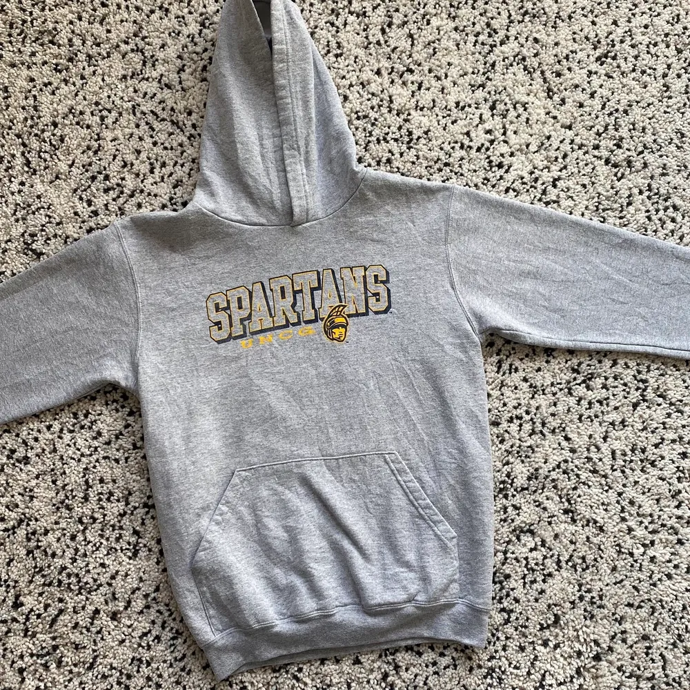 Vintage hoodie - size S - 399 SEK - gratis frakt 📦 . Tröjor & Koftor.