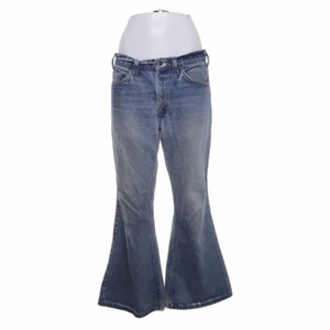 Levi’s Jeans! - Skitsnygga bootcut jeans från Levi’s! Skriv för fler bilder. Möts i Stockholm, annars står köparen för frakt.