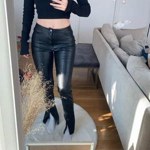 Läderbyxor slits - Fakeläder superfina säljer endast för de blivit för tighta men annars nyskick🥲 
