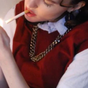 Väst - Perfekt väst nu inför våren. Unisex. Fått den av en kompis men den kommer tyvärr inte till användning längre. Riktigt snygg under en skinnjacka/kappa. I väldigt bra skick och kvalite. Frakt ingår inte i priset. 