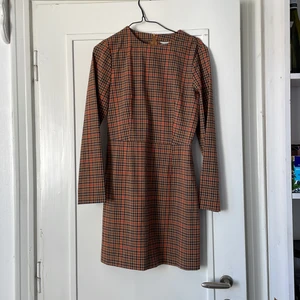 Rutig klänning  - Rutig klänning. Gott skick
