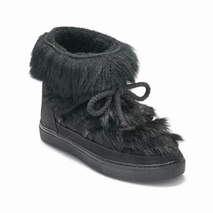 Inukki - Säljer mina super super fina unika inukkis med grå päls! Lite jusare i verkligheten! Skorna är i nyskick och har inte något tecken på användning alls! Skriv för fler frågor! NYPRIS: ca 4000