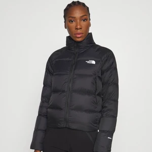 the north face jacka  - säljer denna jacka köpt från zalando. ANVÄND 1 GÅNG!! ☺️ (bilderna är tagna från zalando där modellen är 179cm och har S.) Jag är 170 och bär S. Köpt för 1886kr.  