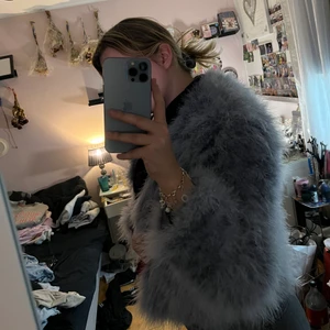 Jacka - En jacka från Dennis Maglic. Köpte och använde ett fåtall gånger men ändrade stil, har hängt i garderoben sen dess.