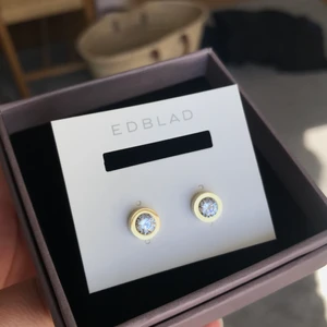 Edblad Guldörhängen - Helt oanvända guldörhängen från Edblad. Frakt ingår ej!