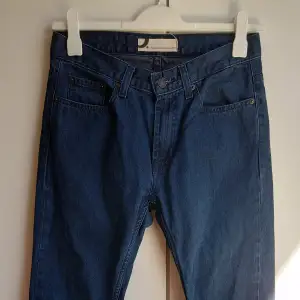 Mörk blå jeans från storlek 30/30, inte använd