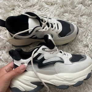 Sneakers  - Nya sneakers från NAKD nypris 600 kr. Använda bara en gång! Som nya  