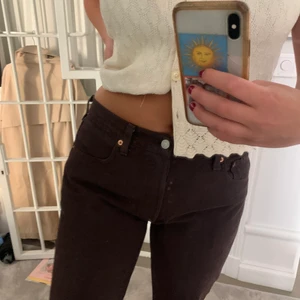 Bruna Levi’s Jeans  - Ett par bruna levi’s jeans i perfekt kvalitet! Så sköna och mjuka och så najs passform. 