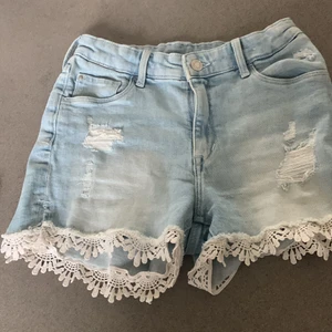  Shorts  - Blå vita shorts väldigt fina 