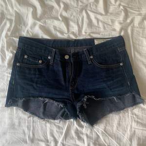 Rag & bone shorts in dark denim in size 27. I would say they are low-rise. I’ve worn them a couple of times, no signs of wear and tear.