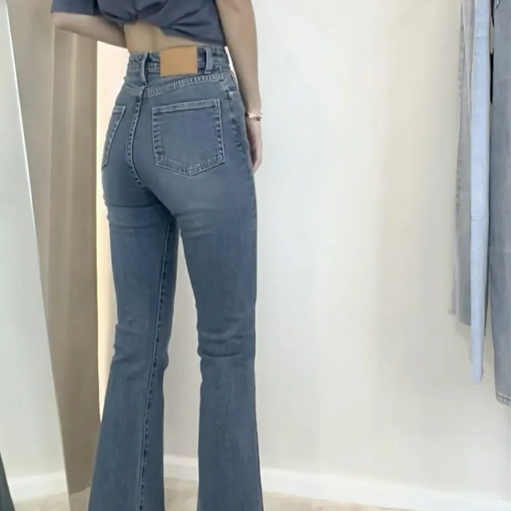 Nya jean , Storlek S  /24-25  = 350kr inkl frakt . Jeans & Byxor.