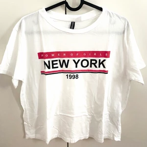 3 T-shirts - 3 t-shirts i bra skick,  alla är i stolek S,  120kr för alla 